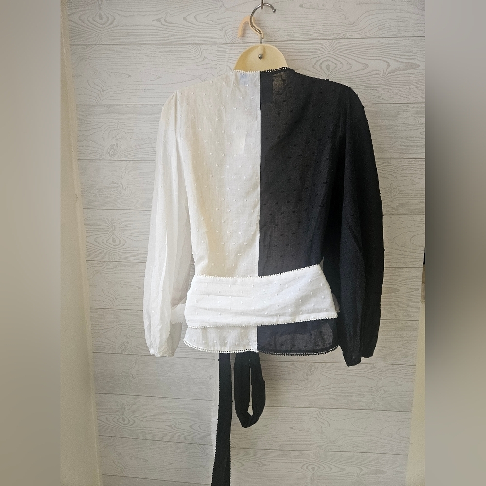 Farm Rio By- Anthropologie Black and White Blouse M Wrap NWT - Picture 2 of 8